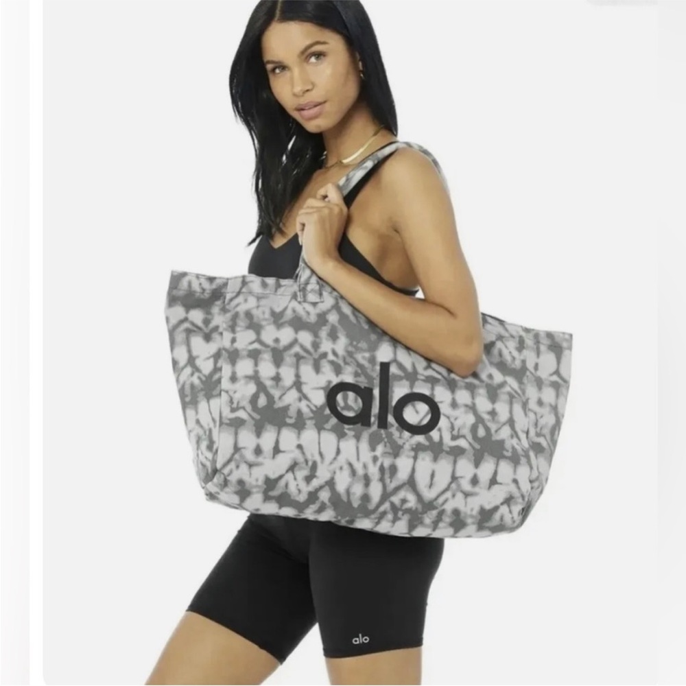 NWT ALO Yoga tie dyed canvas tote